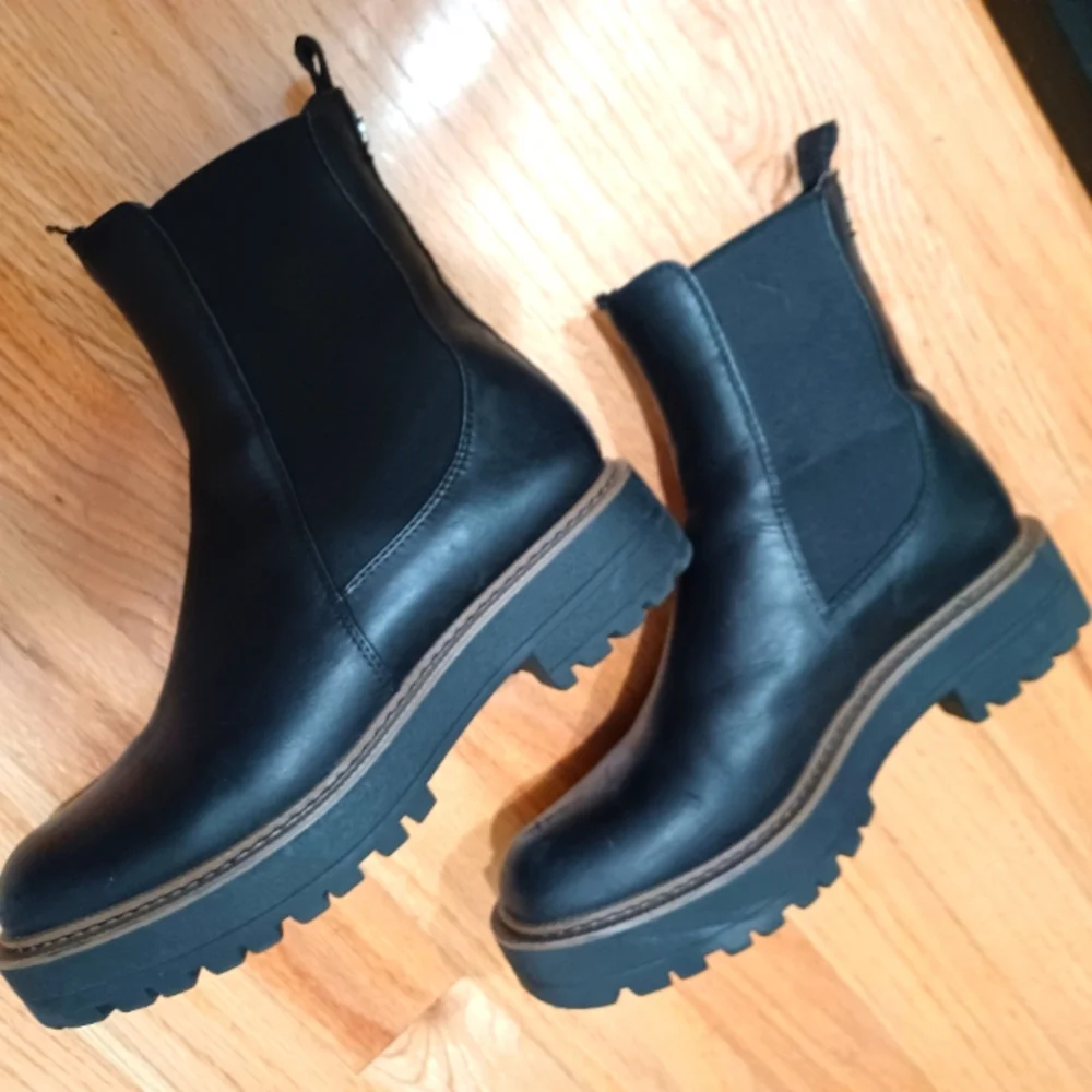 Sam Edelman lather ankle boots. - Picture 3 of 7